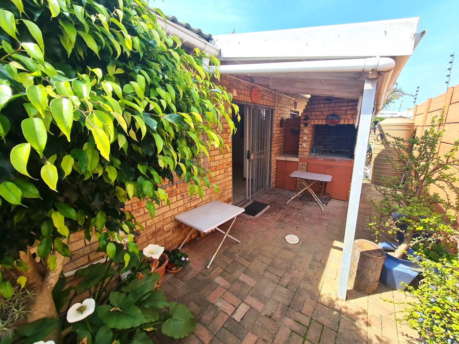 2 Bedroom Property for Sale in Jeffreys Bay Central Eastern Cape